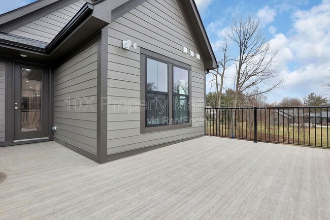 Building Photo - 105 Encore Park Bend