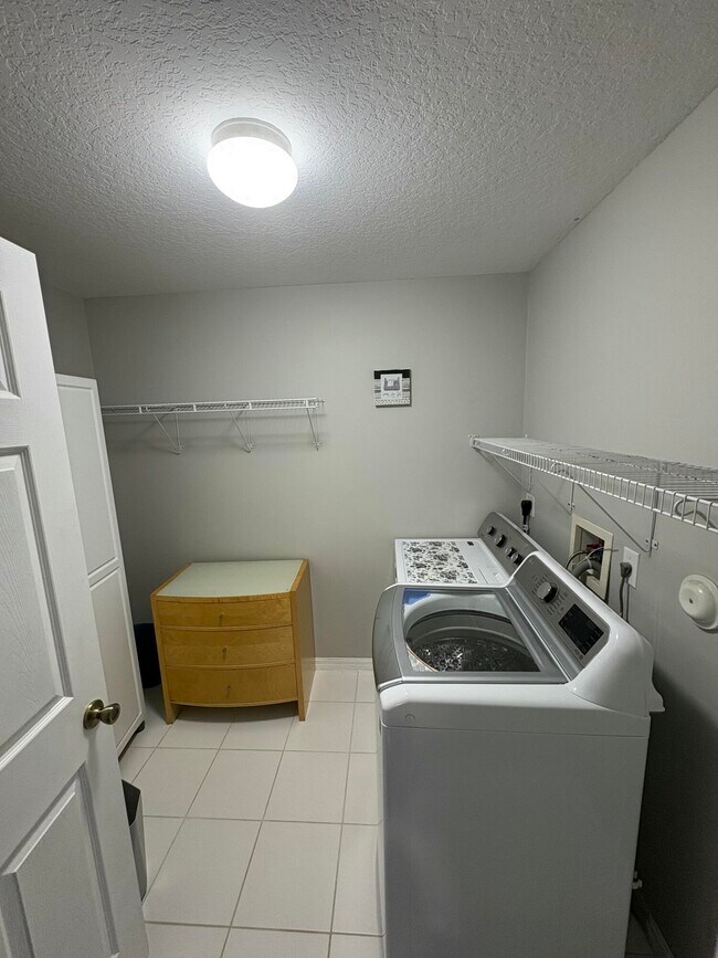 Building Photo - 9205 Villa Palma Ln