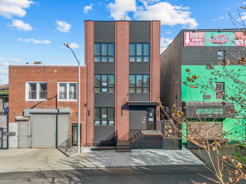 Facade - 157 25th St