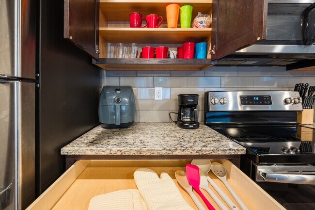 Building Photo - 5 S Kellogg St