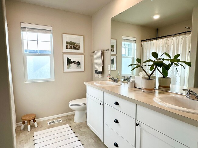 Building Photo - Stunning Stewart Crossing Home!