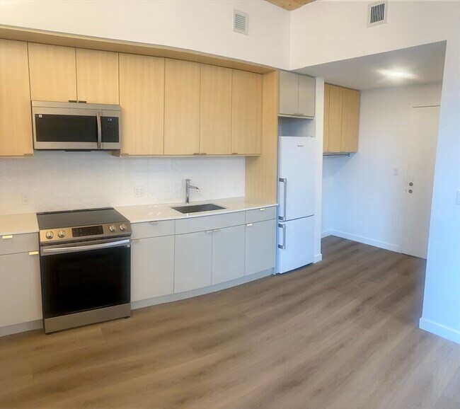 Building Photo - 154 Broadway