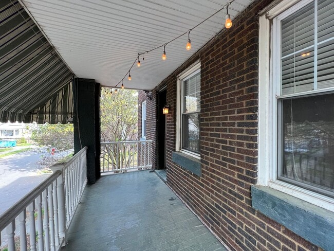 Building Photo - WEST GHENT