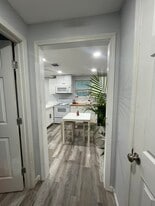 Building Photo - 208 E Magnolia St