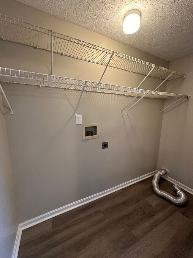 Building Photo - Spacious, Recently Updated J-Town 4BR / 1.5 BA Home for Rent!