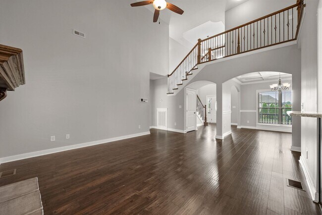 Building Photo - Pet Friendly Four Bedroom with Bonus!