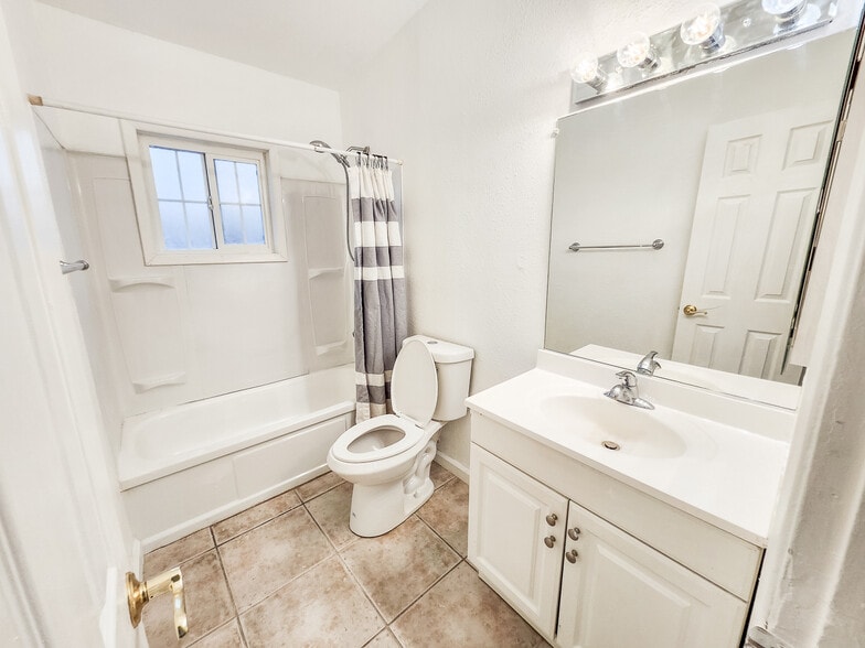 Building Photo - 5527 Baileya Ave