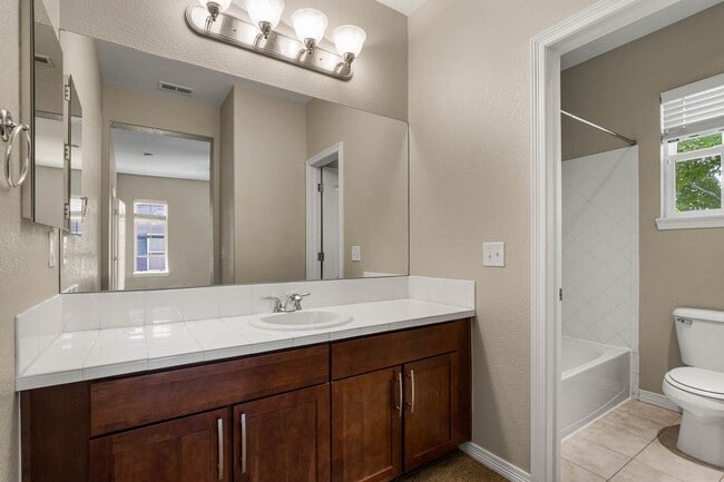 Building Photo - Spacious Townhome in Cherry Creek School District