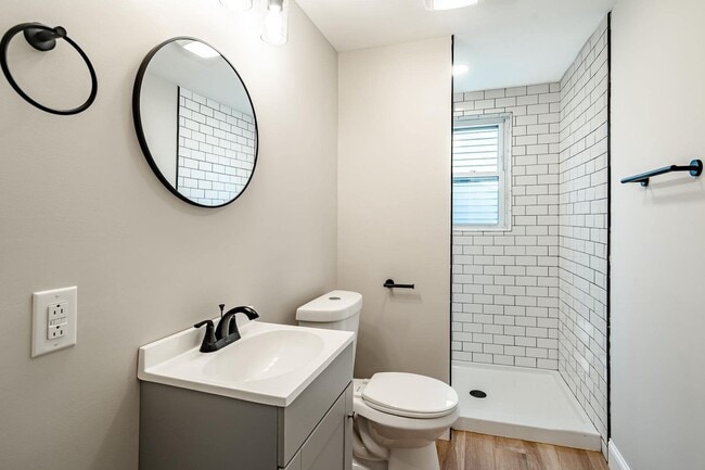 Building Photo - Recently Renovated 2 Bedroom Rental in the...