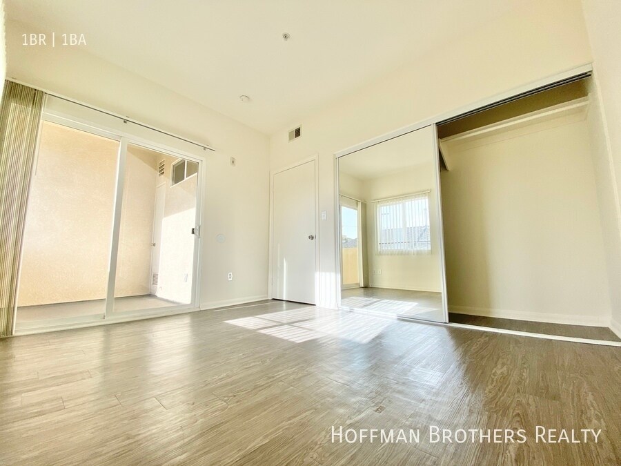 Building Photo - 251 Robinson St