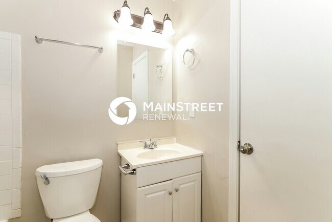 Building Photo - 3 Bedroom Pet-Friendly Home in Louisville, KY with Main Street Renewal