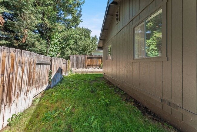Building Photo - 145 Summerset Dr