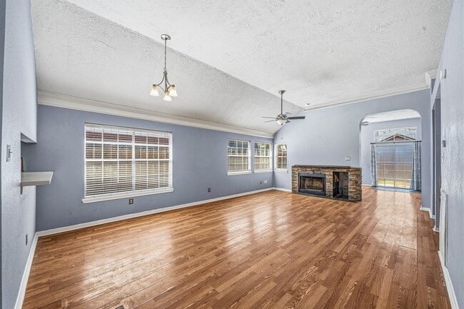 Building Photo - 15974 Oak Mountain Dr