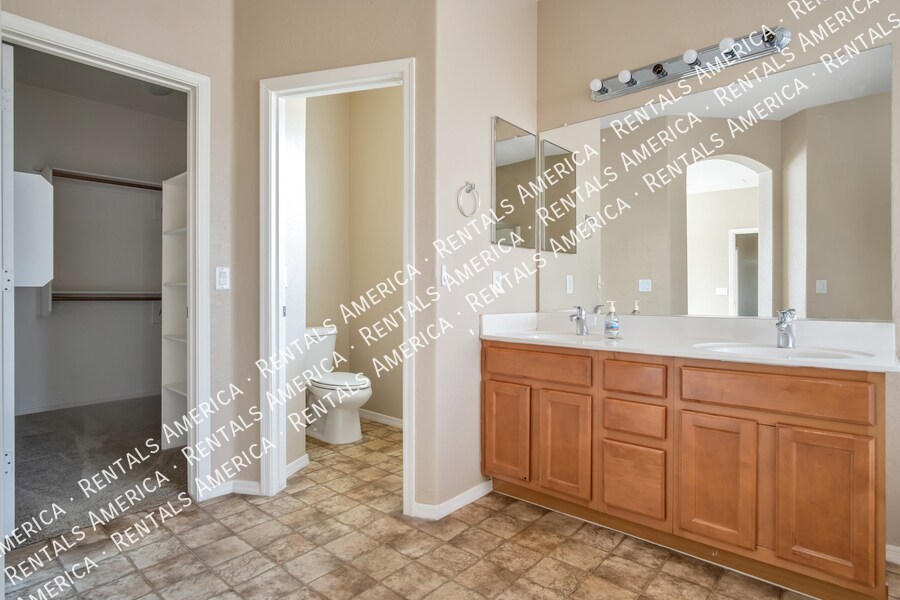 Building Photo - 4451 E Moreno Ct