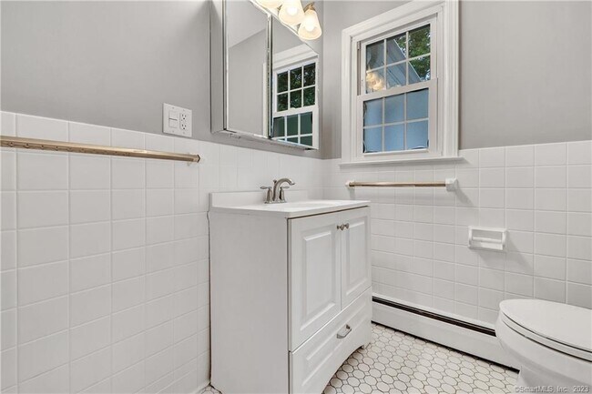 Building Photo - 4 Cranbury Woods Rd