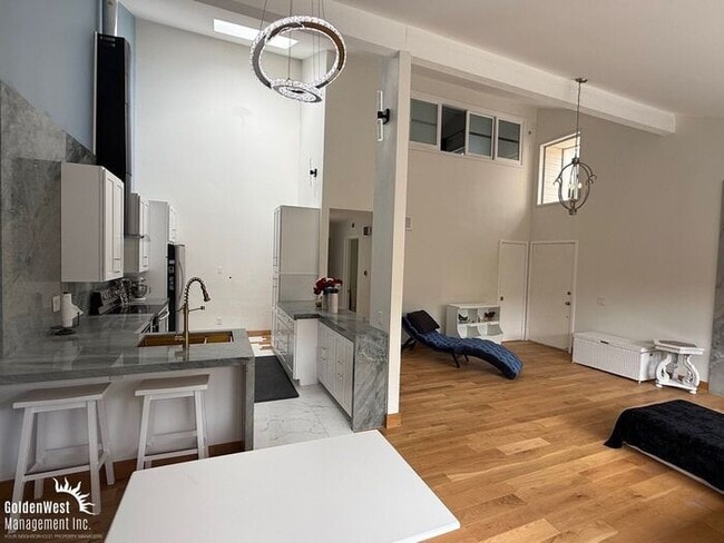 Building Photo - Modern 3Bdm 3Ba with Bonus Room Coastal Ho...