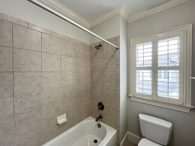 Building Photo - 535 Guilford Cir