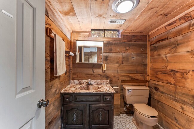 Building Photo - 23 Westview Dr