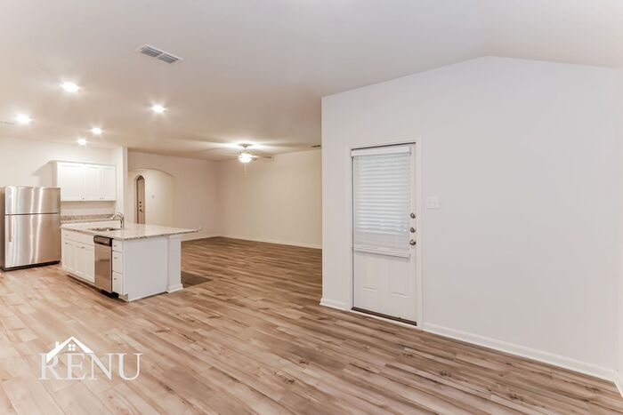 Building Photo - 2013 Hialeah Dr