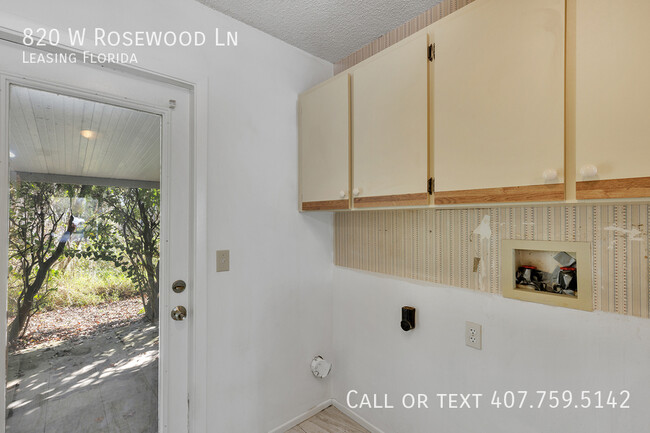 Building Photo - 3 Bedroom in charming neighborhood availab...