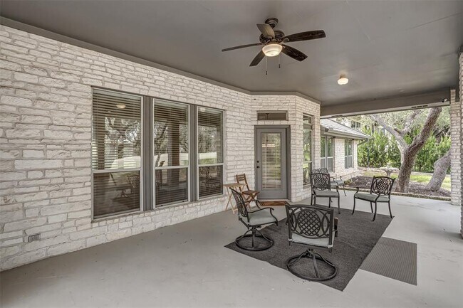 Building Photo - 410 Rolling Green Dr