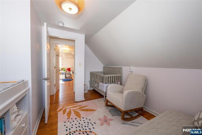 Building Photo - 16-15 Well Dr