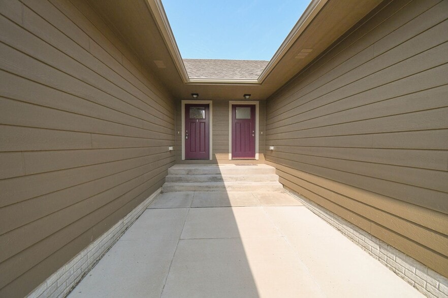 Building Photo - 1114 N Brennan Ct