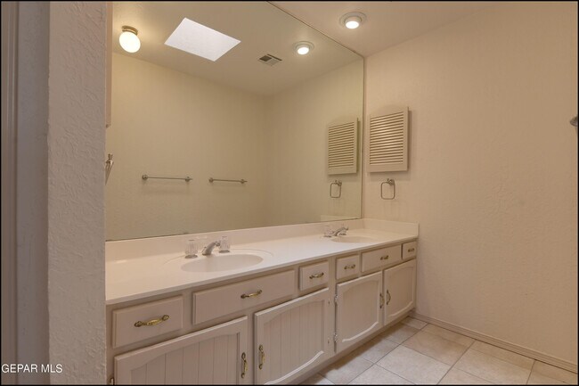 Building Photo - 601 Firedale Ln