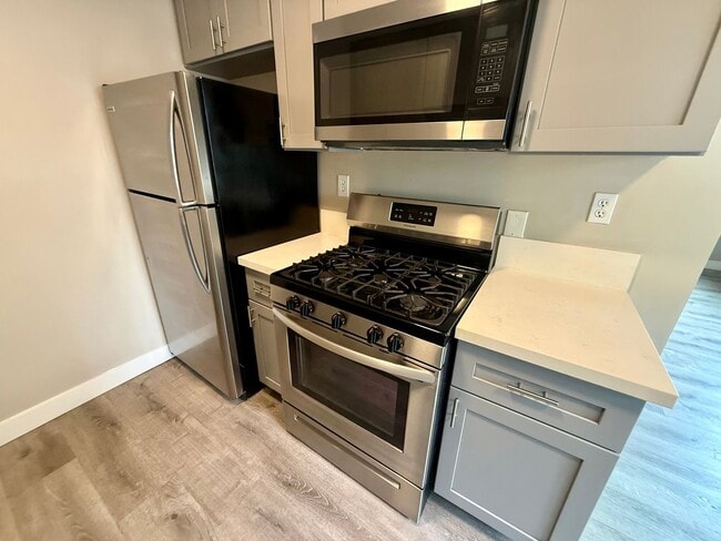 Interior Photo - 424 Emerald Ave
