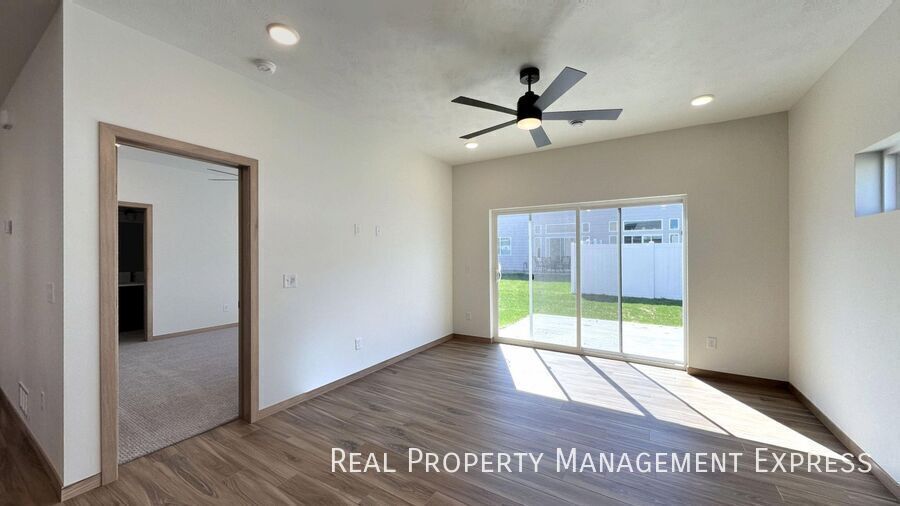 Building Photo - Modern 3 Bed, 2.5 Bath Townhome in West Sioux Falls