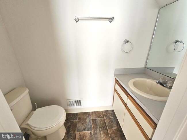 Building Photo - 38 Heatherfield Way