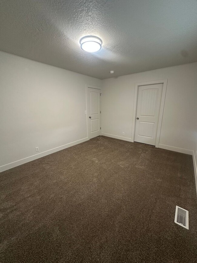 Building Photo - Beautiful home in Salt Lake!!