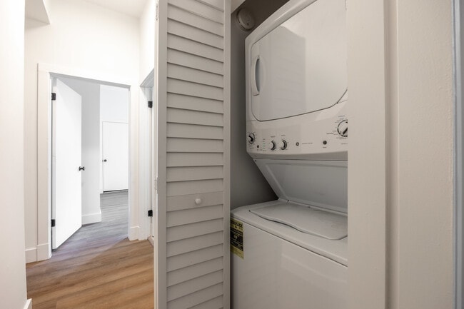 Building Photo - 1456 N Kedzie Ave