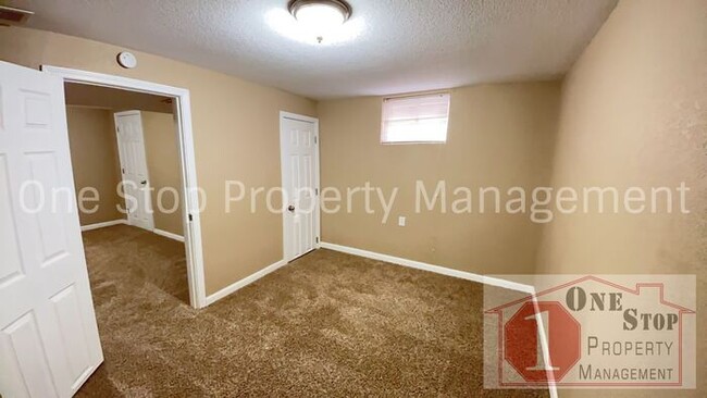 Building Photo - Huge 4 Bedroom, 2 Bathroom in Independence!