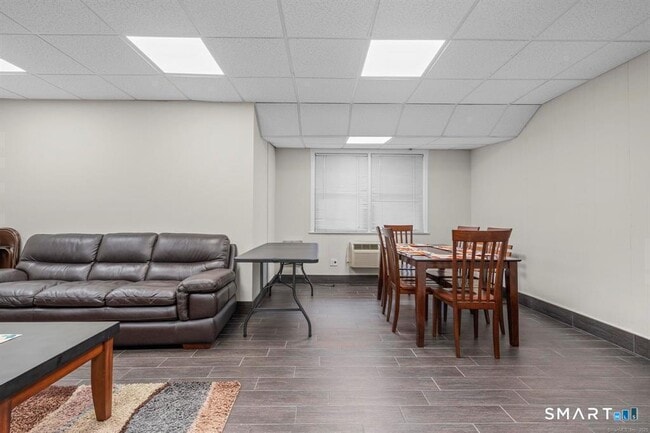 Building Photo - 444 Bedford St