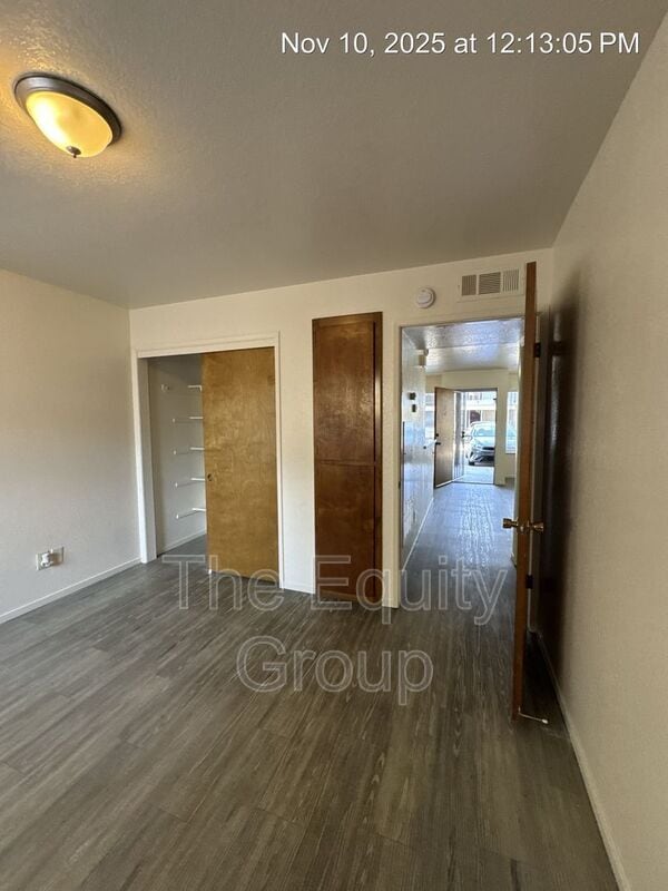 Building Photo - 701 E Noble Ave