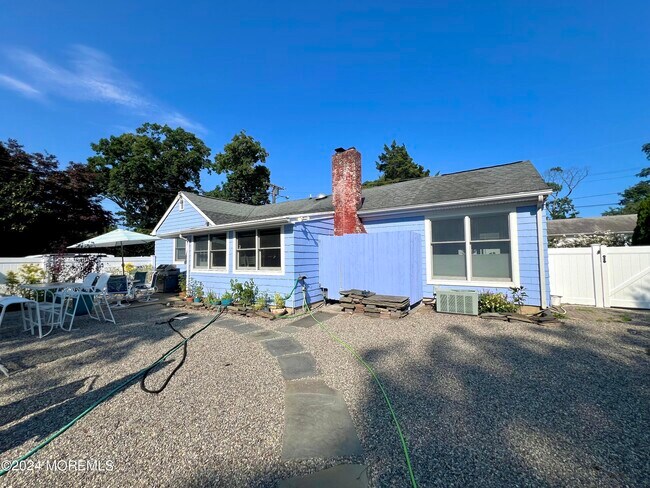 Building Photo - 509 Riverwood Park