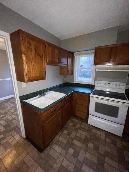 Building Photo - 207 Newell Dr