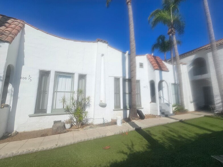 Building Photo - 806 N Poinsettia Pl