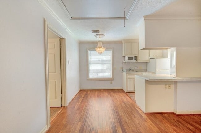 Building Photo - 122 Vieux Carre Dr