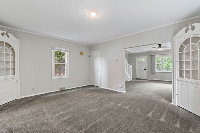Building Photo - AVAILABLE NOW! Don't miss this amazing 3-bedroom with a RIVERFRONT view in Brackenridge!