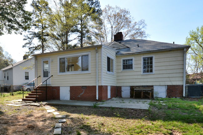 Building Photo - Cute Bungalow