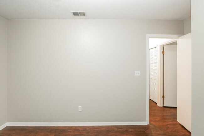 Building Photo - 2651 Waterview Dr