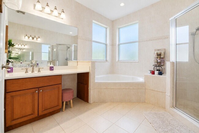 Building Photo - 13989 SW 155th Terrace