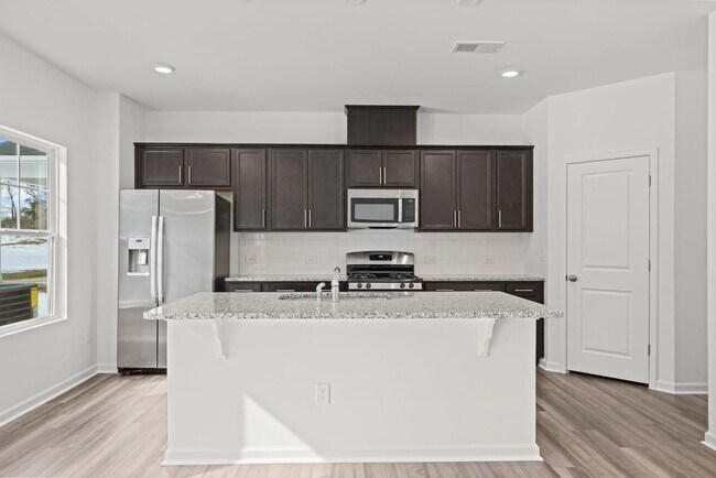 Building Photo - 4 Bedroom/3 Bath Sanford