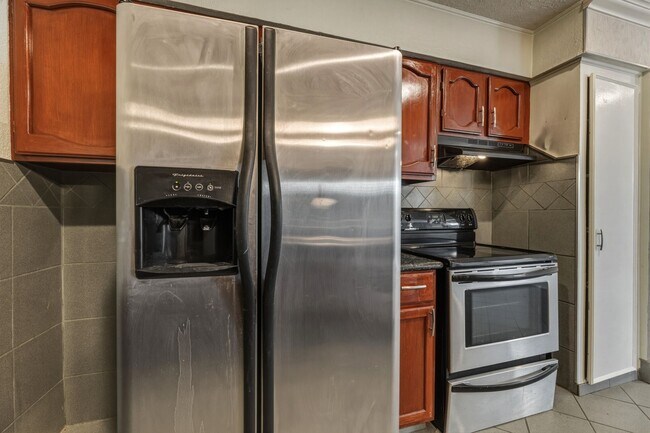 Building Photo - 5211 Court Rd