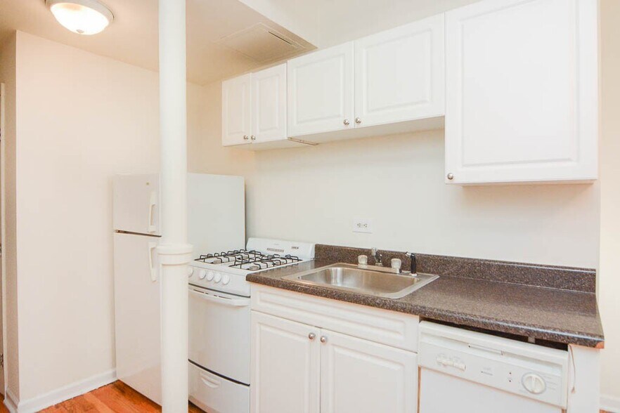 Building Photo - 3909 N Janssen Ave