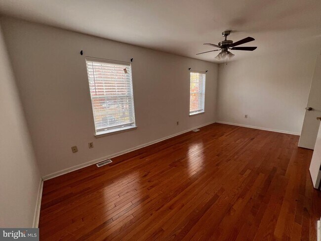 Building Photo - 8297 Londonderry Ct