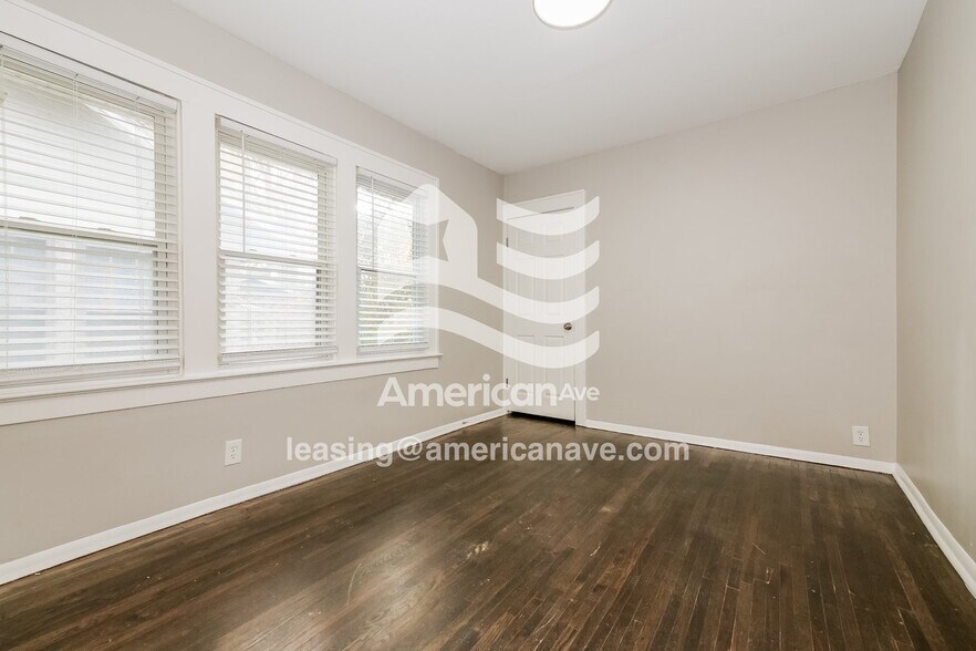 Building Photo - 2201 E 59th St