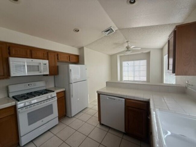 Building Photo - 1720 Navarre Ln